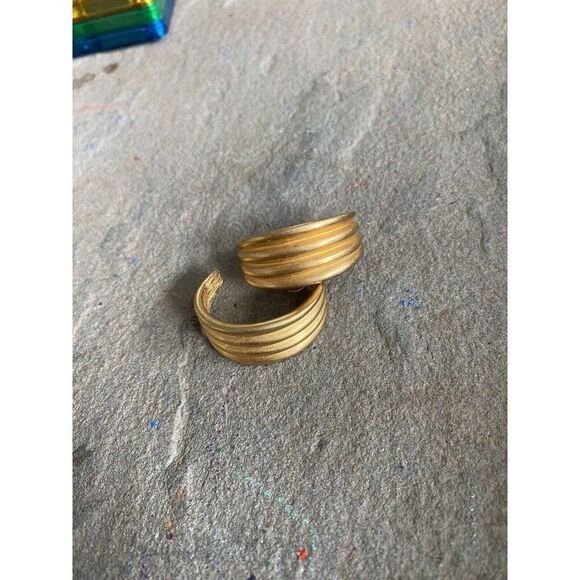 Vintage Hoop Earrings Half Hoops Gold Plated 1.25 x 0.5 Textured Striped - Picture 5 of 9
